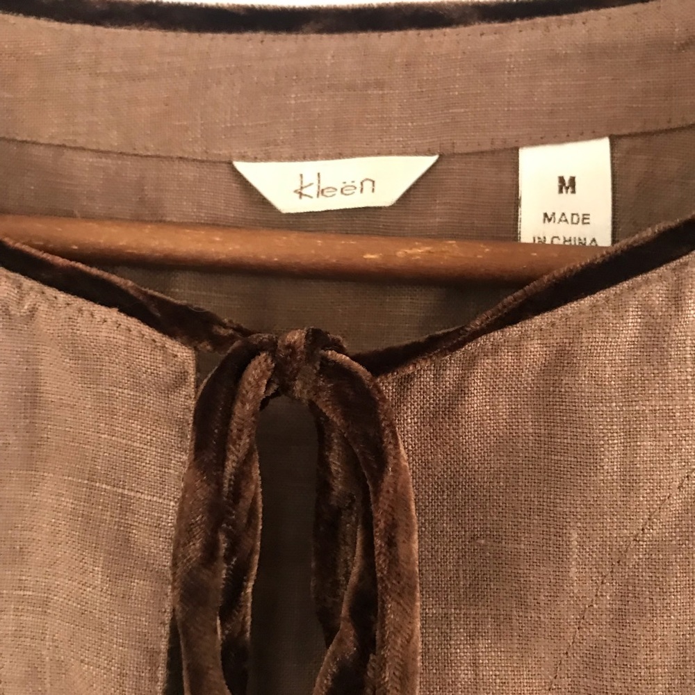Kleen Linen Light Brown Crop Velvet Flower Top M - Picture 3 of 5